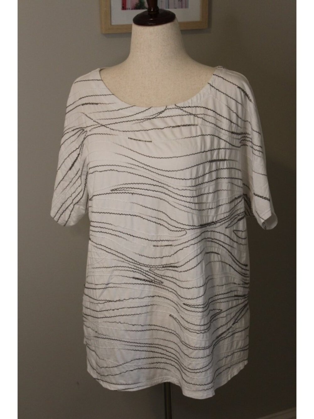 Chico’s Weekends Top Size 3 (US XL) White Embroidered Wave Stitch Cotton Blend